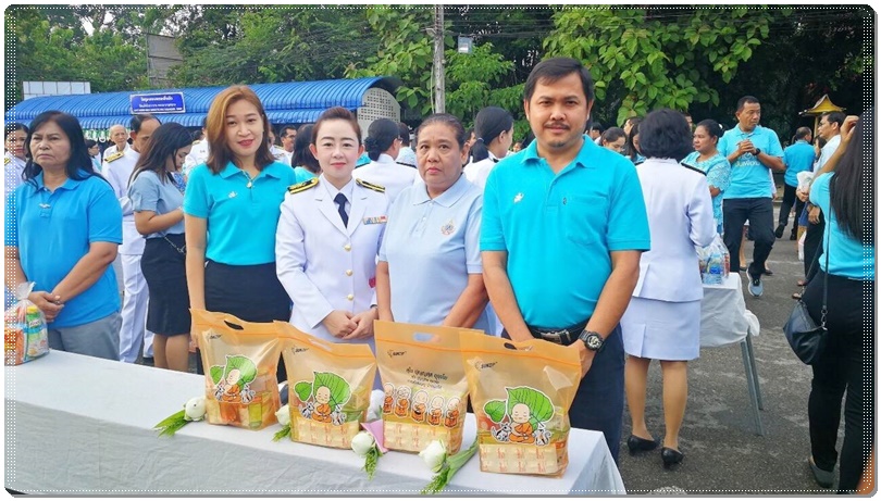 สำนักงานบังคับคดีกลุ่มจังหวัดที่ 8 (Sandbox) ร่วมพิธีทำบุญตักบาตรเนื่องในโอกาสวันเฉลิมพระชนมพรรษาสมเด็จพระนางเจ้าสิริกิติ์ พระบรมราชินีนาถ พระบรมราชชนนีพันปีหลวง พุทธศักราช 2562
